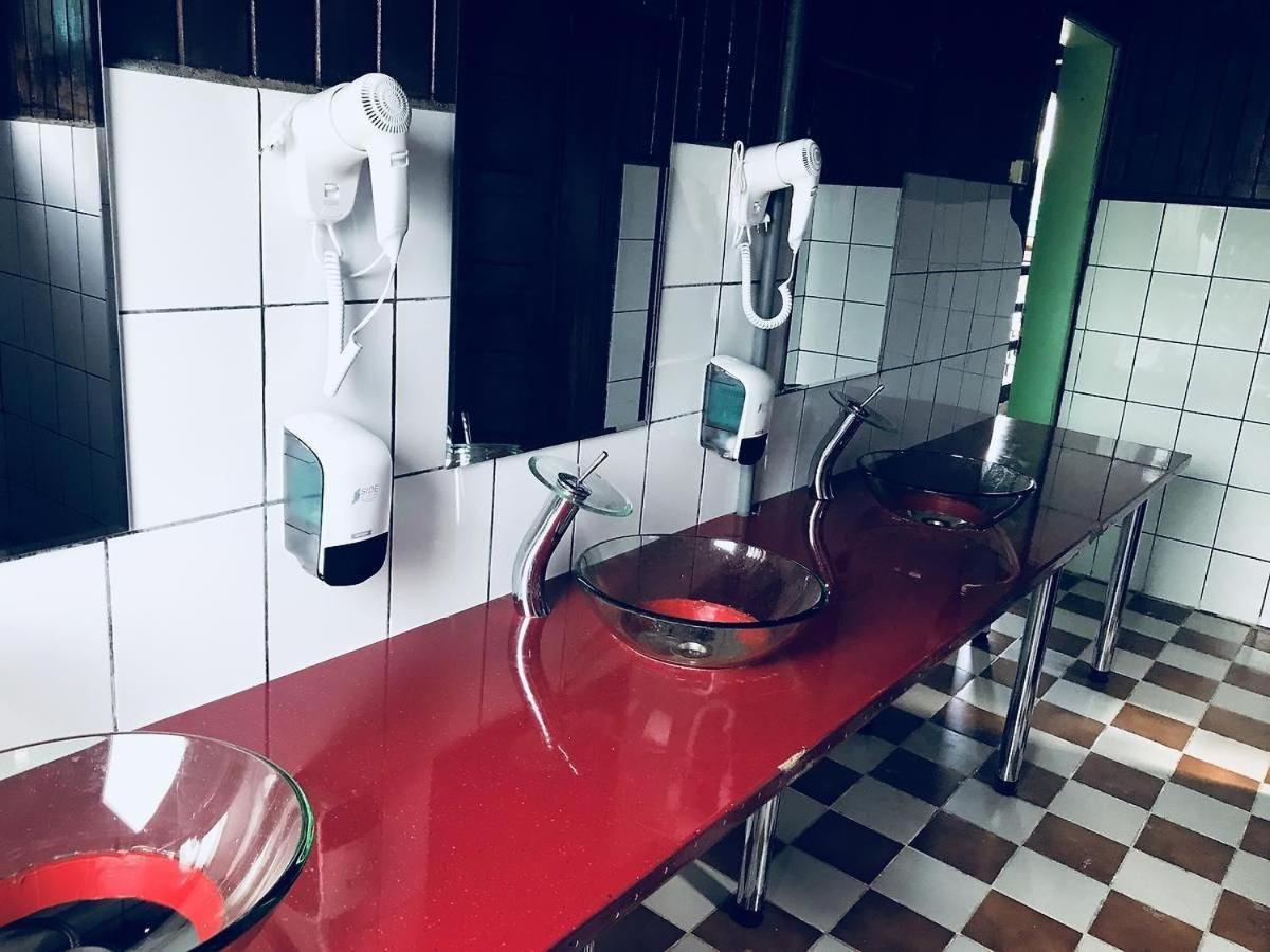 Hostel Flamingo קוסטינסטי מראה חיצוני תמונה
