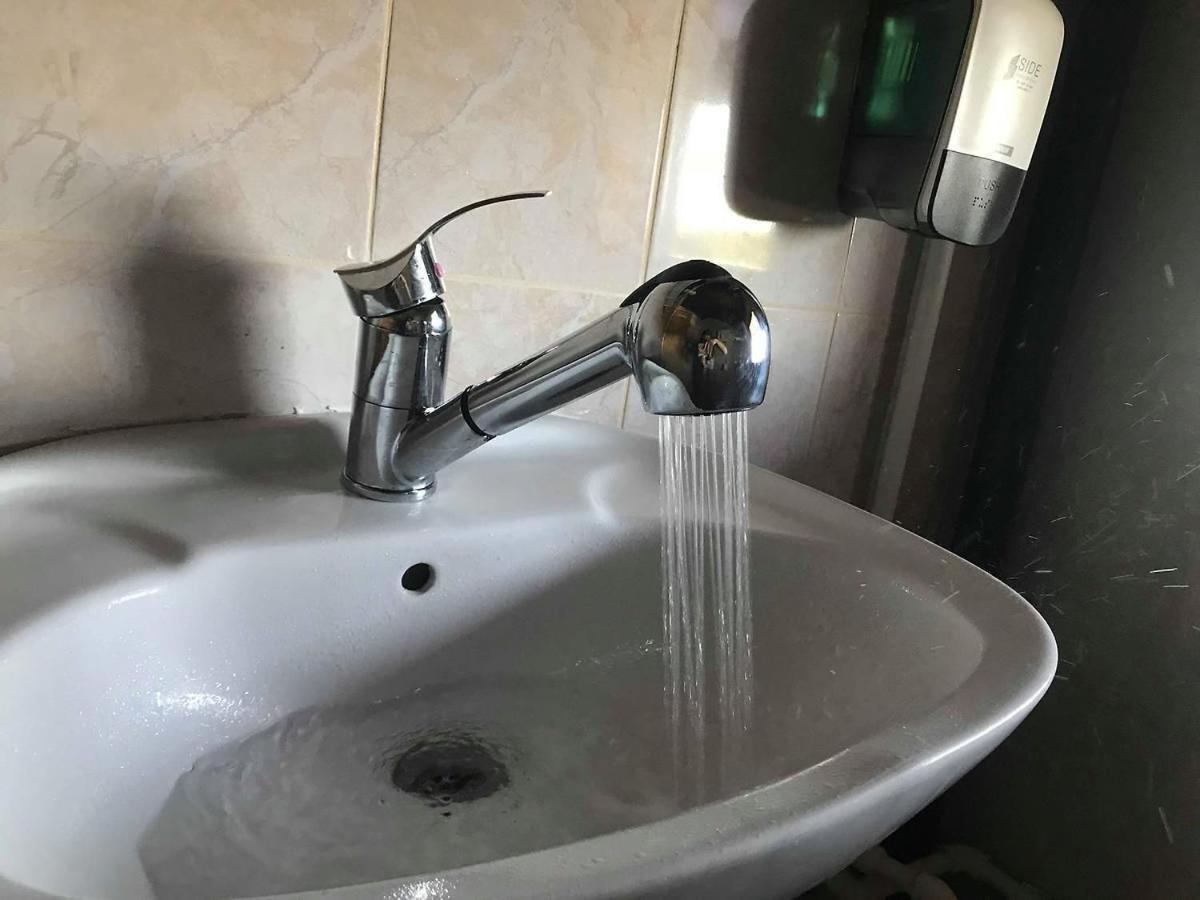 Hostel Flamingo קוסטינסטי מראה חיצוני תמונה